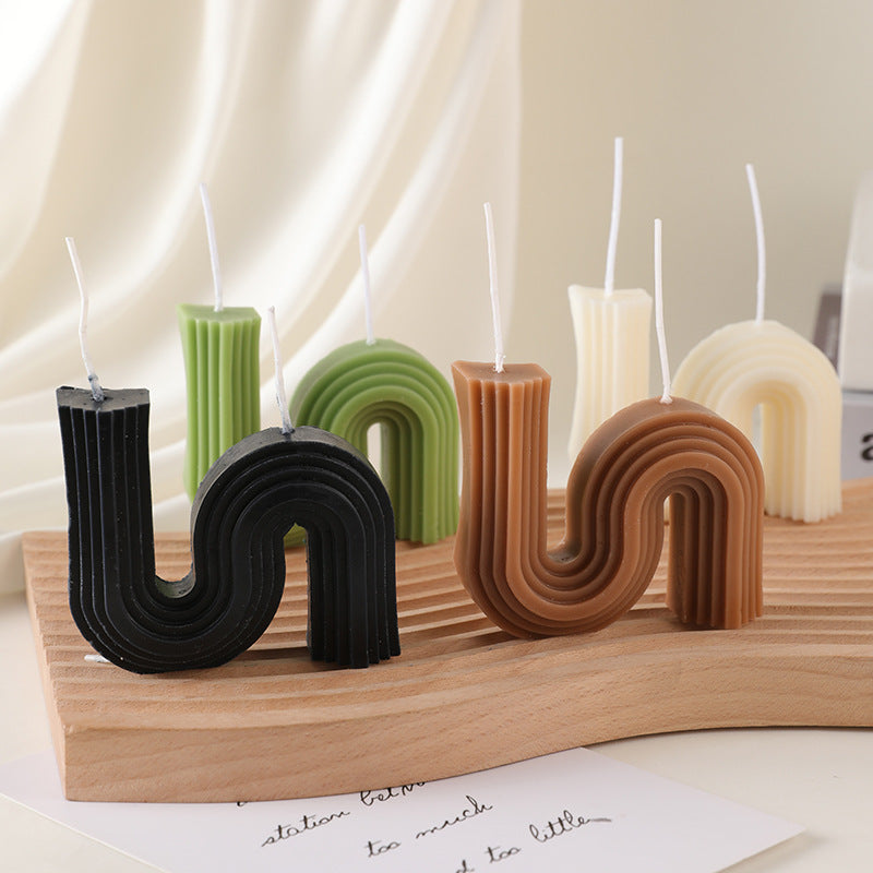 S-shaped scented candle made of soy wax