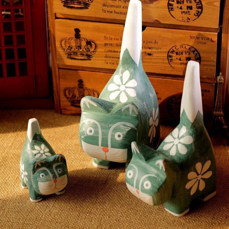 Nordic wood cat figures, set of 3, pine