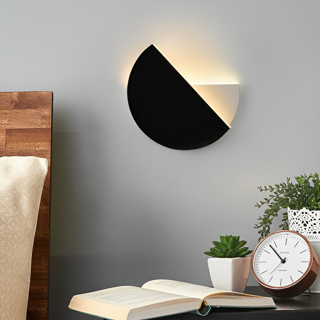 LED Wall Sconce – Circular 350° Rotatable Black Acrylic (Integrated LED & 23cm) | Noxord