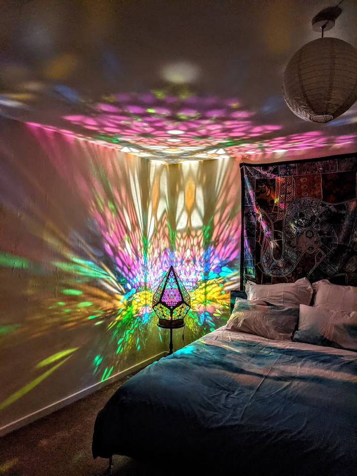 Glass-In-Leaded Style LED Table Lamp - LumiAura | Kalsten