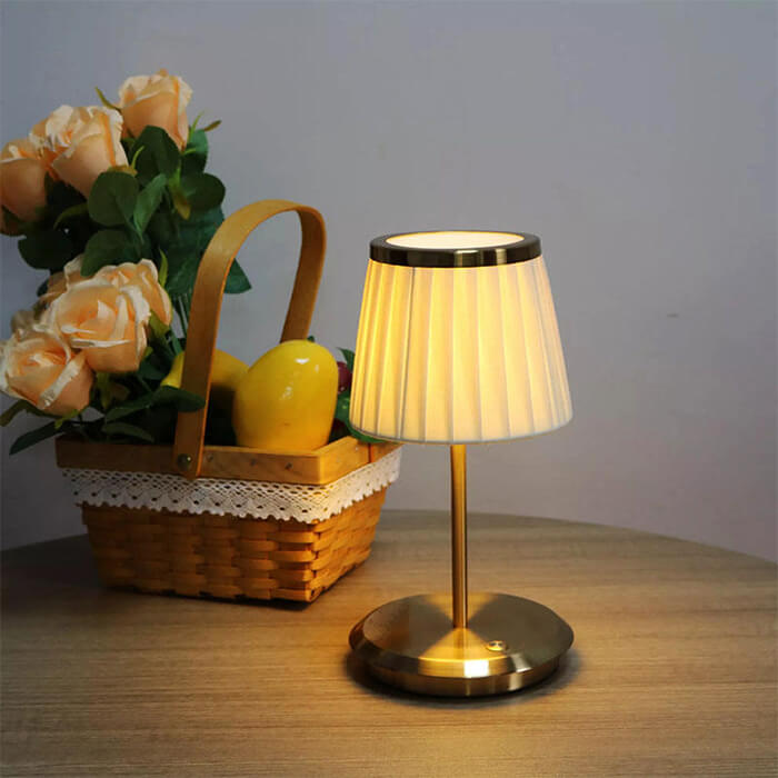 Golden DreamDrape Table Lamp – Elegance and Flexibility Noxord