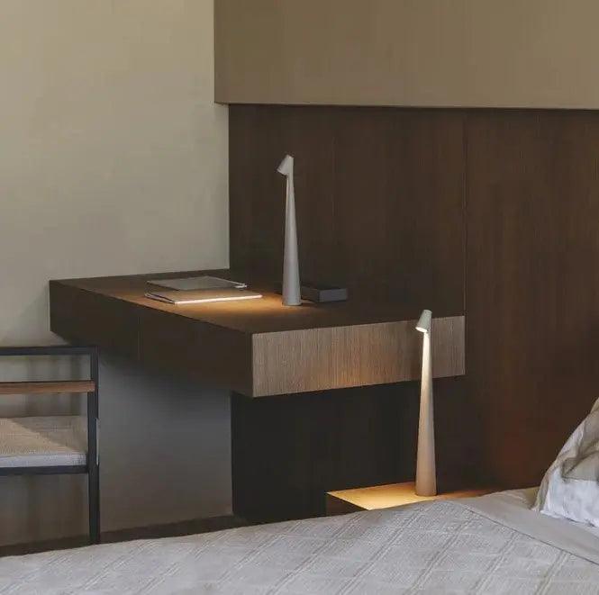 Dorsø - L'ummiere D'apol table lamp | Kalsten