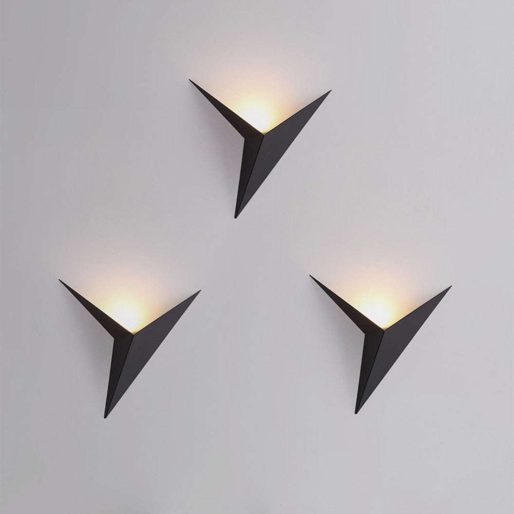 Modern Triangular Wall Lamp - TrigoLux | Kalsten