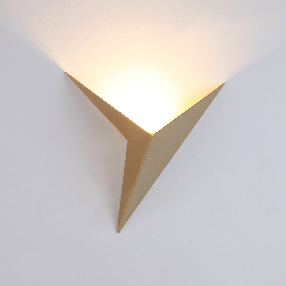 Kalsten | Trigon Wall Light
