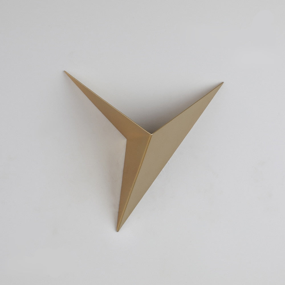 Modern Triangular Wall Lamp - TrigoLux | Kalsten