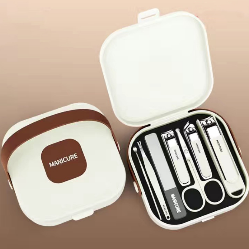 Portable Manicure Kit – 7 Pieces