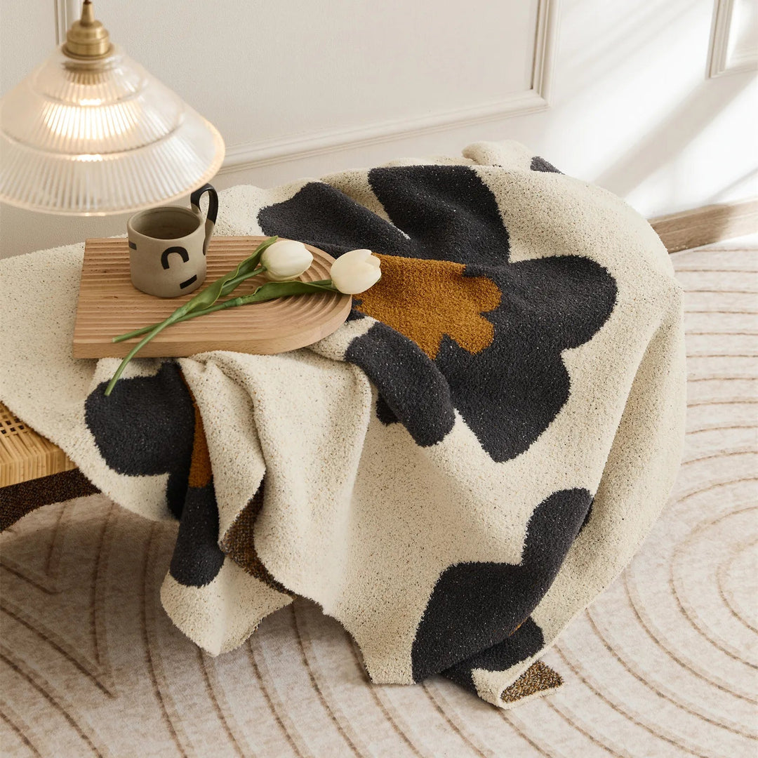 Super soft blanket with floral pattern
