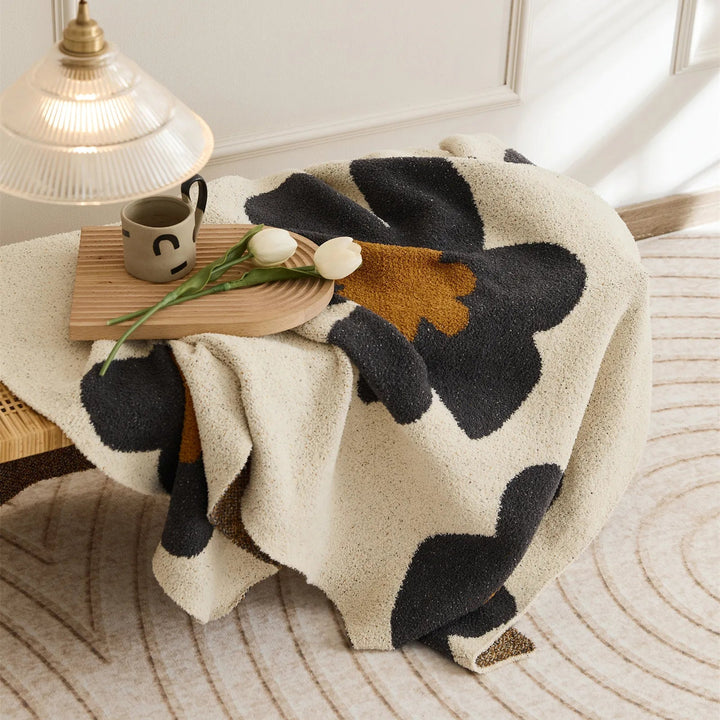 Super soft blanket with floral pattern