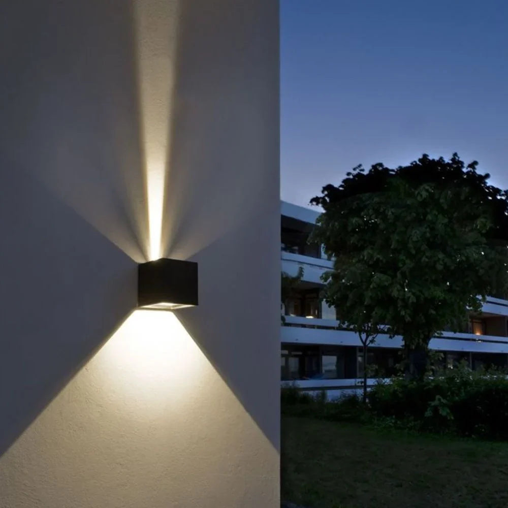 Adjustable Black Cube LED Wall Lamp Noxord
