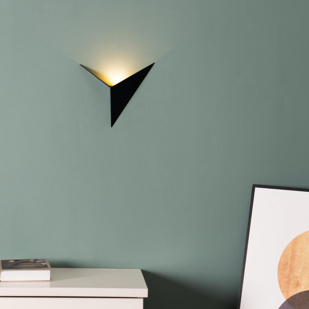 Kalsten | Trigon Wall Light