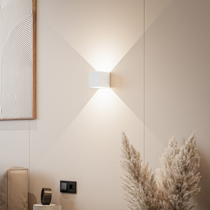 LumiGuard - LED wall lamp with warm light | Kalsten